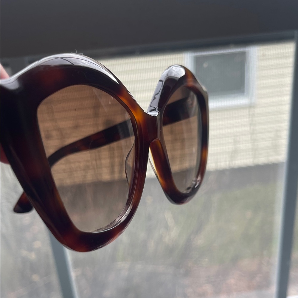 Gucci Women's Brown Oversized Cat Eye Havana Sunglasses - Picture 10 of 16